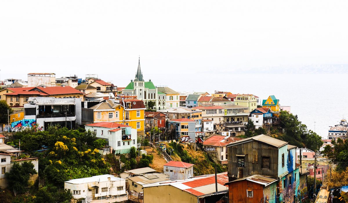 La pas prin multicolorul Valparaiso, Chile